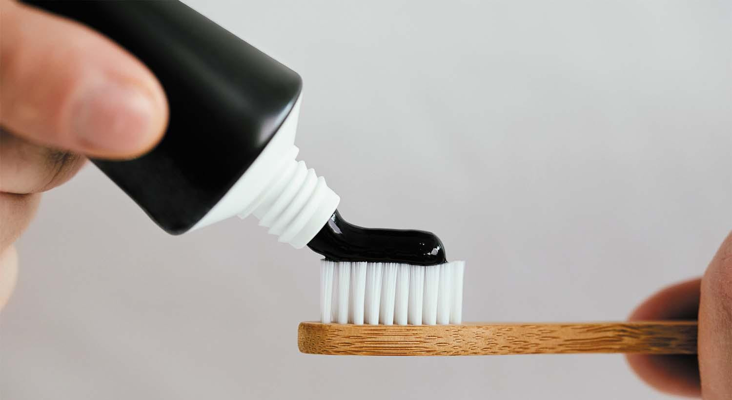 Exploring the Pros and Cons of Charcoal Toothpaste for Whitening